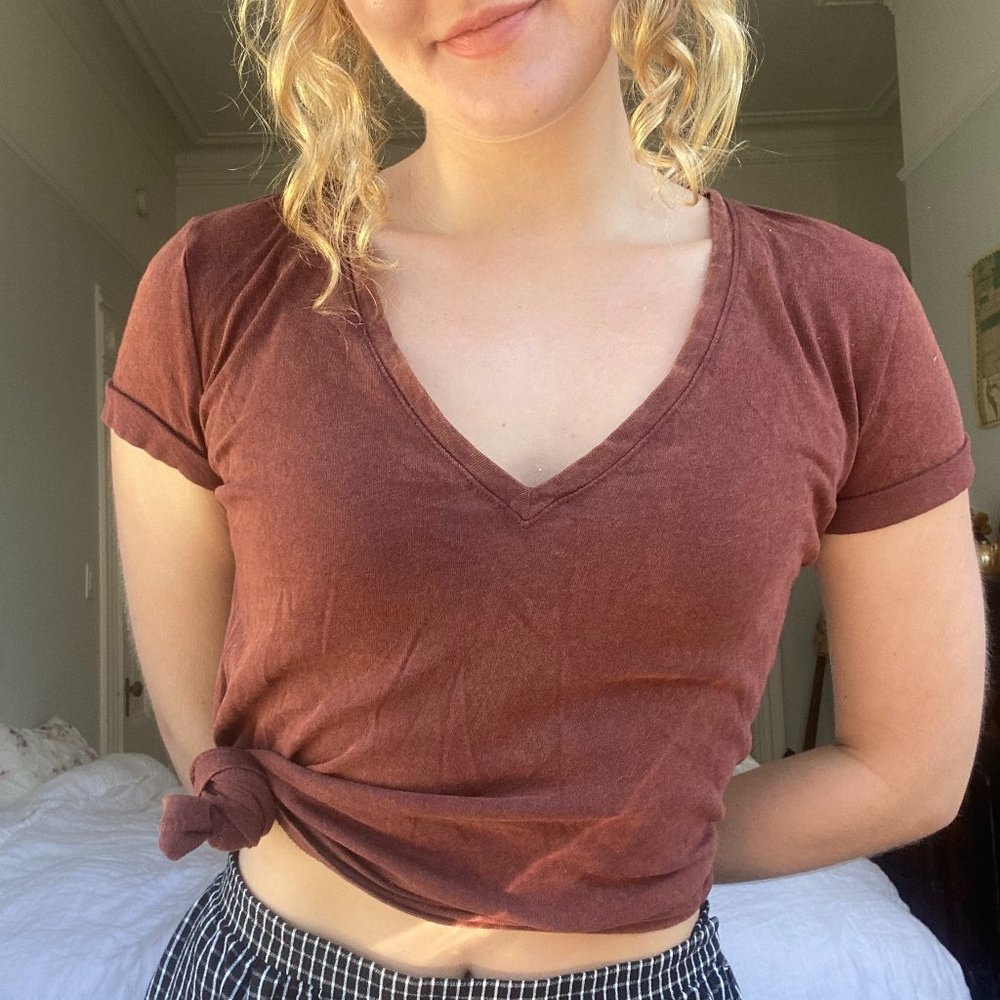 Burnt Orange V-neck T-shirt Size S